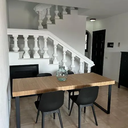 公寓 Tropicana, Nerja - 2 Bedroom Private With Sea Views
